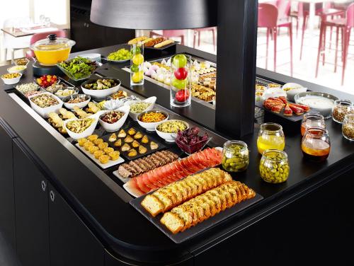 Campanile Rouen East - Franqueville Saint Pierre - Facilities and Amenities