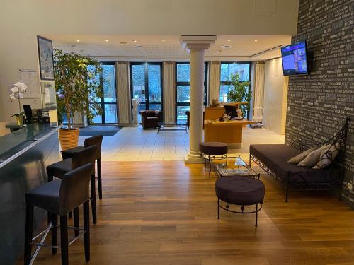 CERISE HOTEL - LES SOURCES Luxeuil-les-Bains - Accommodation Options and Amenities