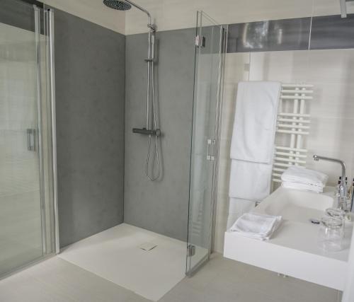 Château De La Marlière Hotel - Amenities and Services