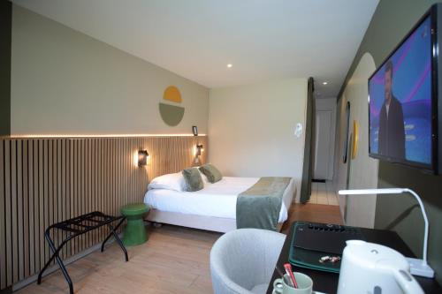 Château De La Motte Fenelon - Historical Significance