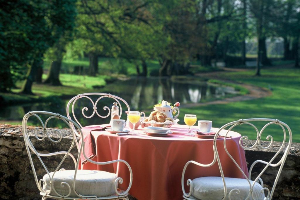 Château De Rigny - Accommodations and Amenities