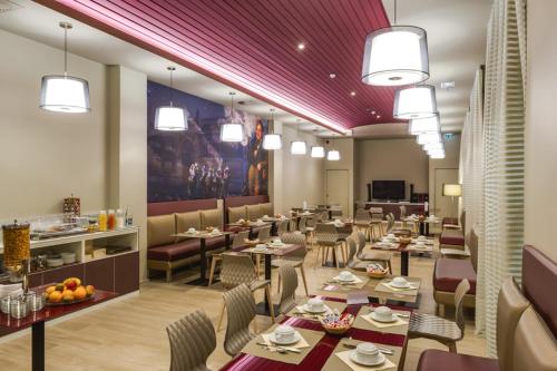 Châteaubriant Hotel - Guest Experiences and Feedback