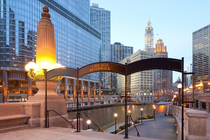 Chicago Skyline Tiki Chic Party Cruise on Lake Michigan - Onboard Amenities and Facilities