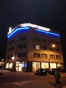 Contact Hotel Foch - Location and Accessibility