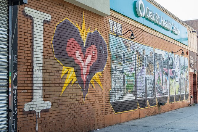 Explore NYC- Tour of Manhattan, The Bronx, Queens & Brooklyn - Iconic Attractions Along the Route