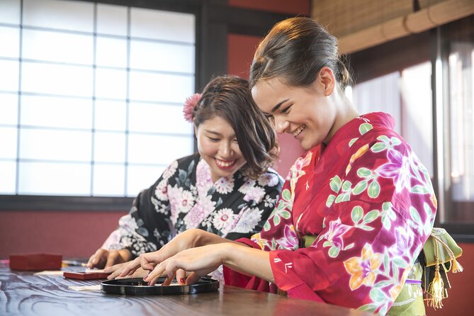 Gold Leaf Crafting in Higashi Chayagai, Kanazawa - Mastering the Art of Gold Leaf Crafting