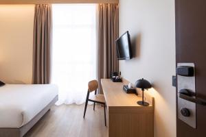 Grand Hotel of the Seine - Location and Accessibility