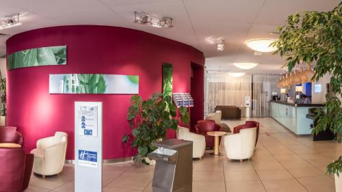 Holiday Inn Express Marseille Saint Charles by IHG - Accommodations and Amenities