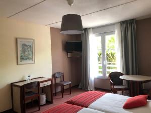 Hotel and Studios D'orfeuil - Location and Accessibility