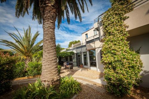 Hotel Canal Aigues Mortes - Amenities and Features