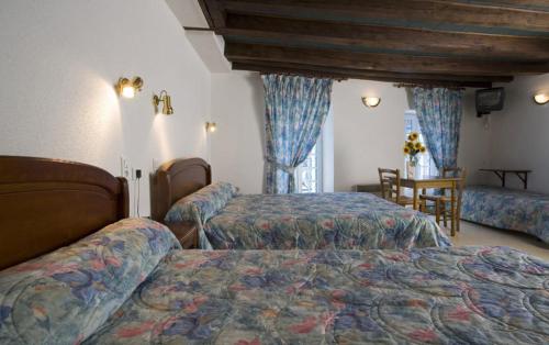 Hotel Chez Chaumat - Location and Accessibility