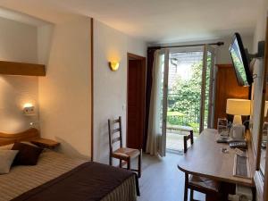 Hotel De Bourgogne - Location and Accessibility