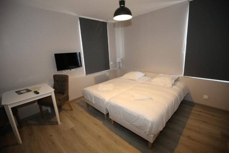 Hotel De France Review