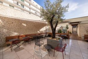 Hotel De La Cité - Location and Accessibility