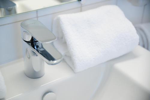 Hotel De La Gare - Bistro Quai Restaurant - Accommodations and Amenities