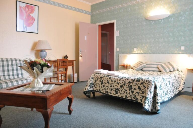 Hotel De Paris Review