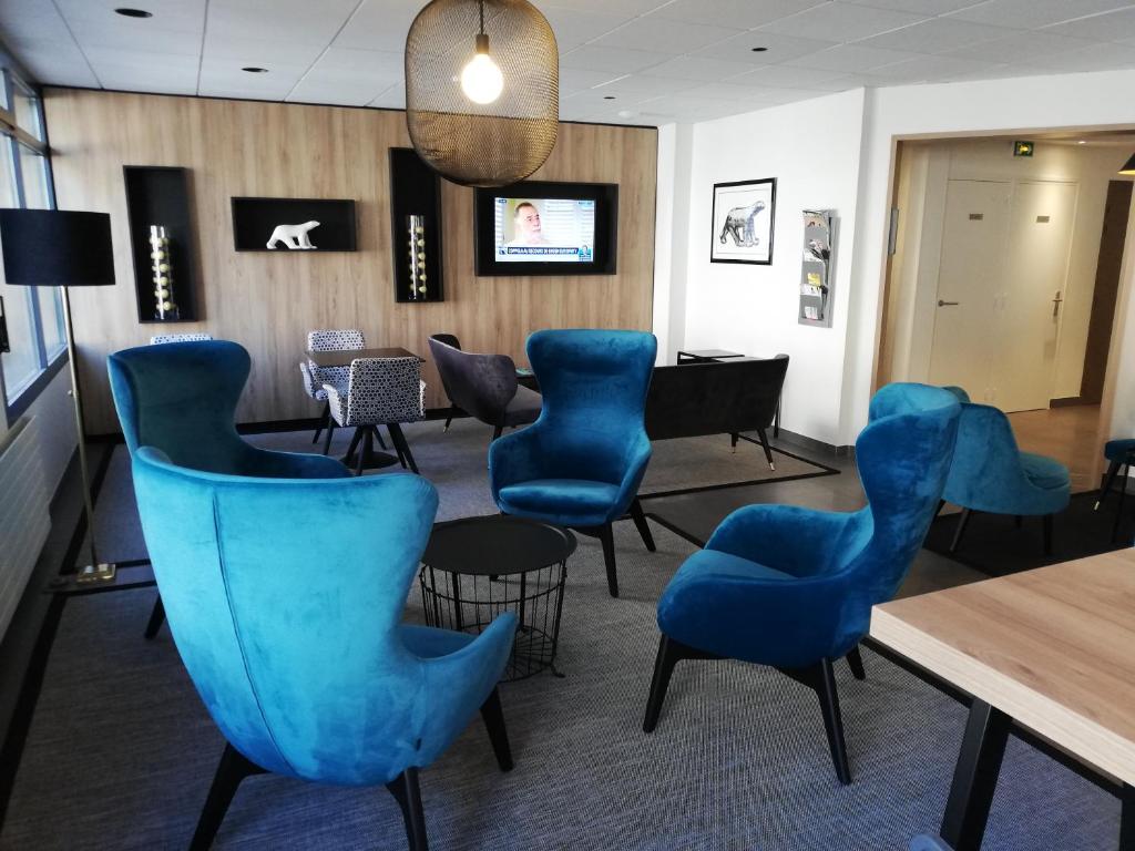 Hôtel Des Halles - Location and Accessibility