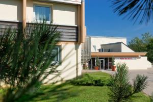 Hotel Du Béryl, Lons-Le-Saunier - Location and Accessibility