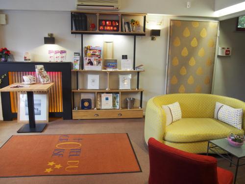 Hotel Du Croisé - Amenities and Services