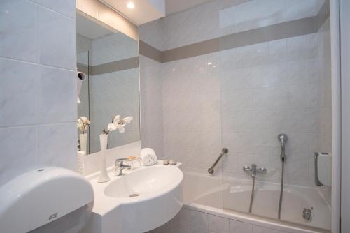 Hotel Du Midi - Amenities and Services