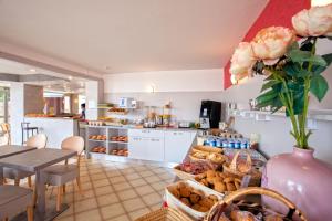 Hotel Kalliste - Amenities and Services Offered