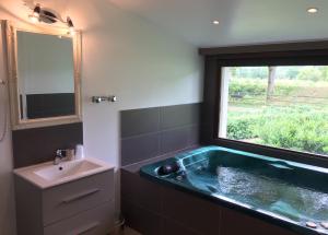 Hotel La Vinaigrerie LOGIS - Accommodation Features