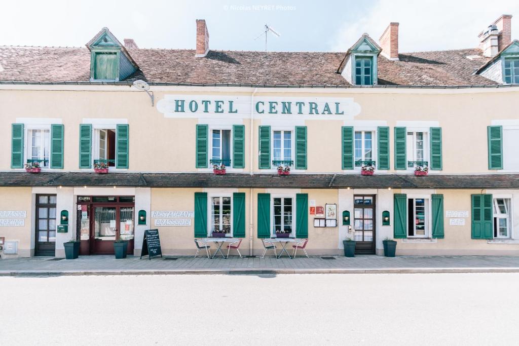 Hotel Le Central - Accommodations and Facilities