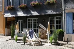 Hotel Le Dauphin - Location and Nearby Attractions