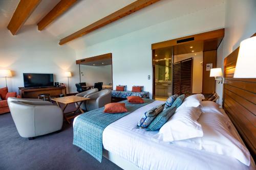 Hotel Le Grand Pavois - Prime Location and Accessibility