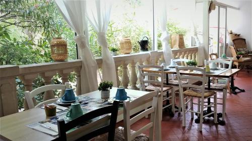 Hotel Le Victoria - Amenities and Services