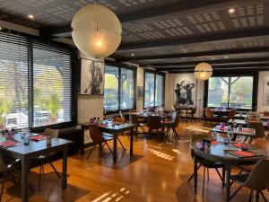 Hotel Logis Restaurant La Fontaine - Amenities and Services