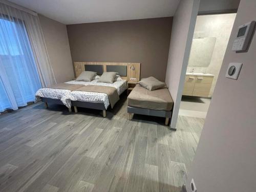 Hotel MAAS - Location and Accessibility