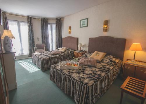 Hotel of the Banner of France - Guest Experience