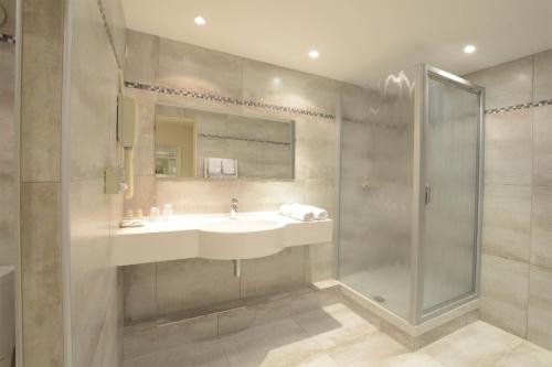 Hotel Poretta - Amenities and Facilities