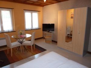 HOTEL RESTAURANT COLLIN - Accommodations and Amenities