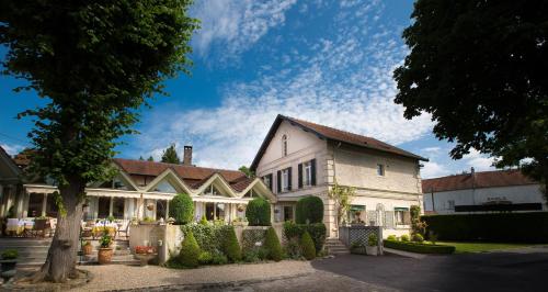 Hotel & Restaurant Le Relais D'aumale - Location and Accessibility