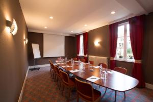 Hotel & Restaurant Le Relais D'Aumale - Accommodations and Amenities