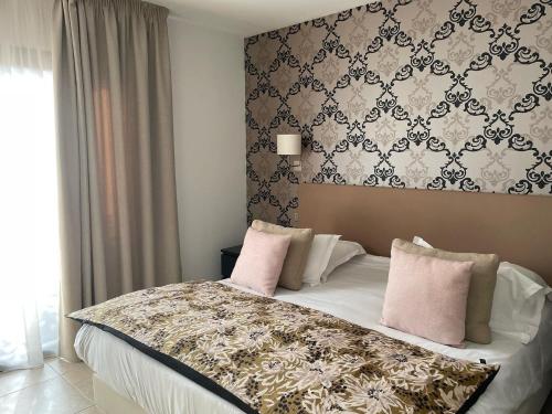 Hotel & Restaurant Les Bergeries D'alata - Accommodations and Amenities