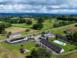 Hotel Restaurant Les Coquelicots, The Originals Relais - Location and Accessibility