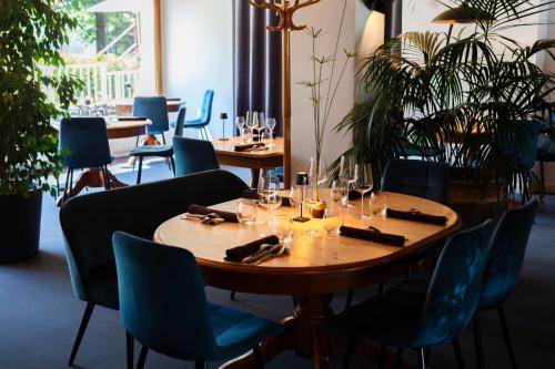 Hotel Restaurant Les Glycines - Location and Accessibility