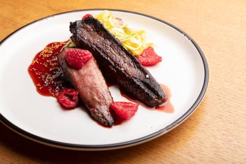 Hotel Restaurant Les Glycines - Location and Accessibility