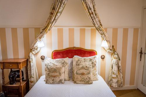 Hotel Restaurant of the Two Rocks - Culinary Delights: Dining Experience at the Hotel