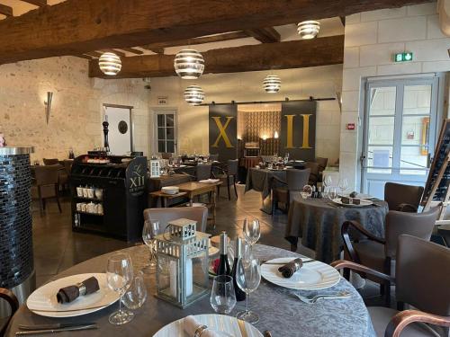 Hotel-Restaurant-Unusual Room Spa - The XII of Luynes - Accommodations and Amenities