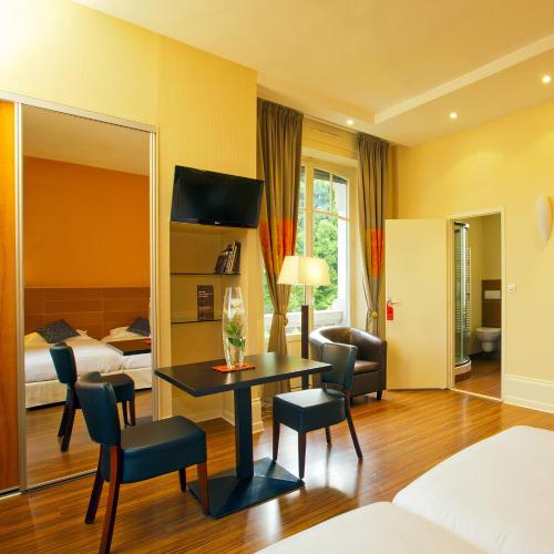 Hotels & Residences - The Metropole - Guest Experience and Amenities