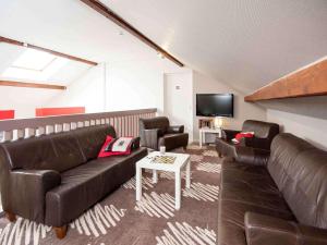 Ibis Avallon - Location and Accessibility