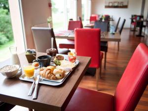 Ibis Avallon - Amenities and Services