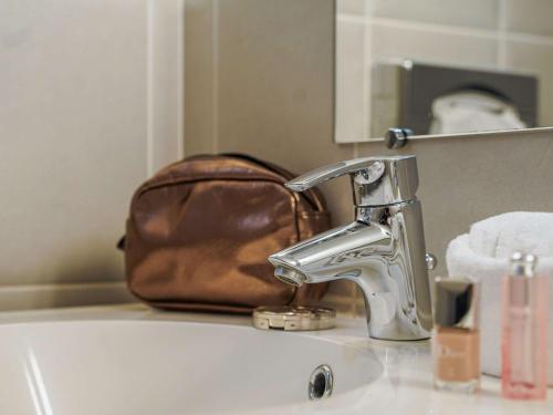 Ibis Bayeux Port En Bessin - Amenities and Services