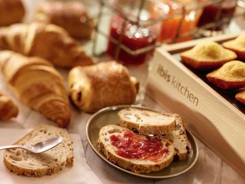 Ibis Besançon Marchaux - Amenities and Services