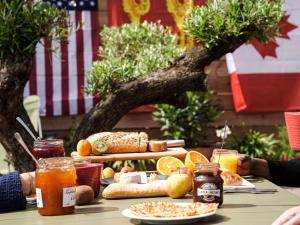 Ibis Caen England Gate - Accommodations and Facilities