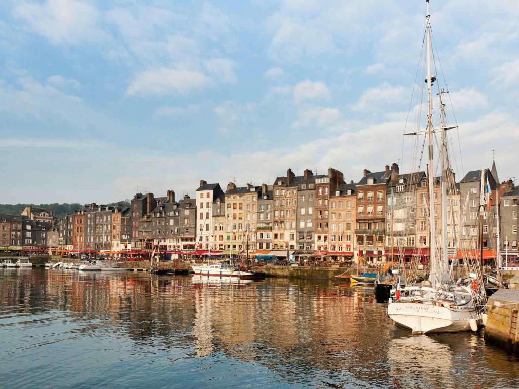 Ibis Honfleur - Amenities and Services